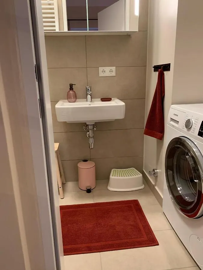 Red Flat By Grazrentals Direct By University & Free Parking Apartment Graz